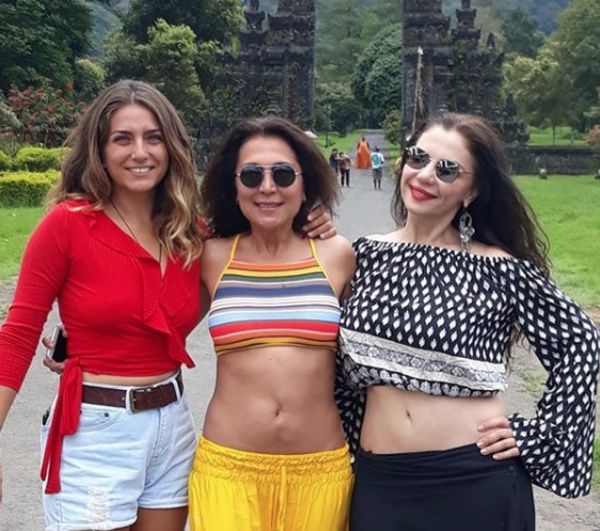 49 yaşındaki oyuncudan bikinili pozlar! 9
