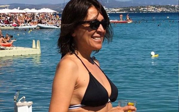 49 yaşındaki oyuncudan bikinili pozlar! 16