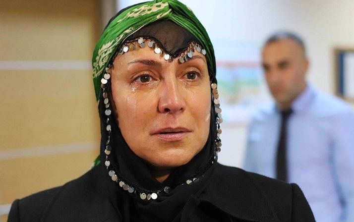 49 yaşındaki oyuncudan bikinili pozlar! 1