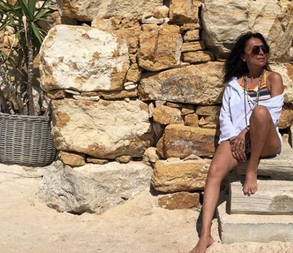 49 yaşındaki oyuncudan bikinili pozlar! 5