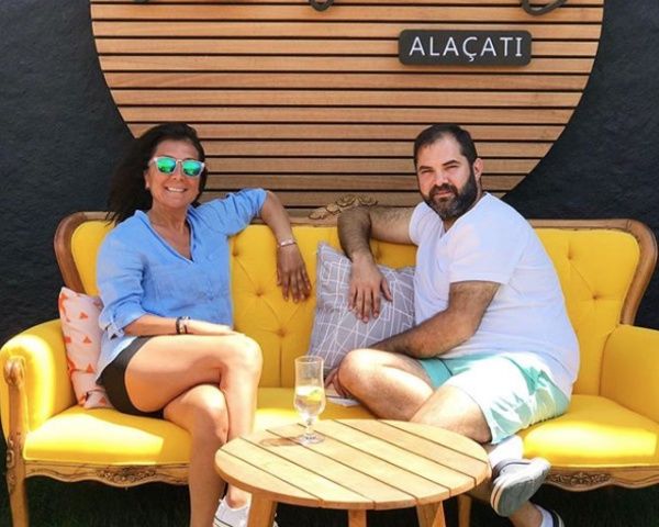 49 yaşındaki oyuncudan bikinili pozlar! 3
