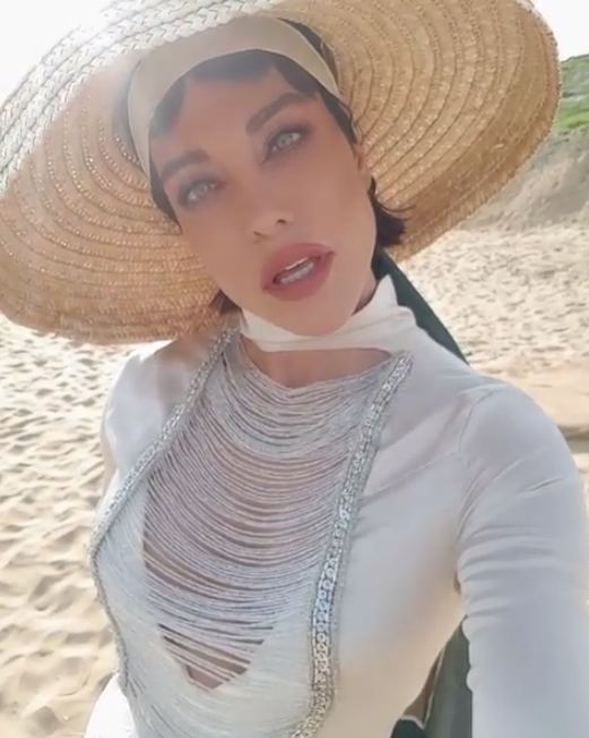 Deniz Akkaya'nın güzellik sırrı ortaya çıktı! 4