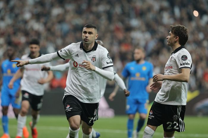 Burak Yılmaz - Lecce flörtünün ayrıntıları ortaya çıktı! 1