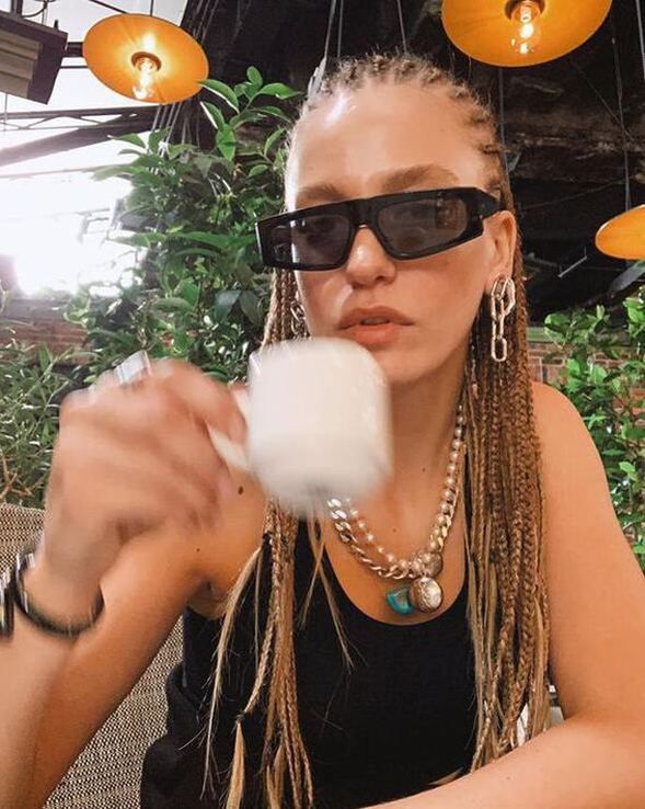 Serenay Sarıkaya'nın fotoğrafına yorum yağdı! 1