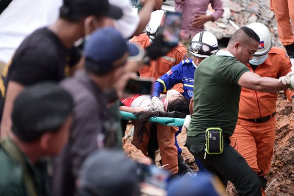 7 katlı bina çöktü! Çok sayıda ölü var... 11