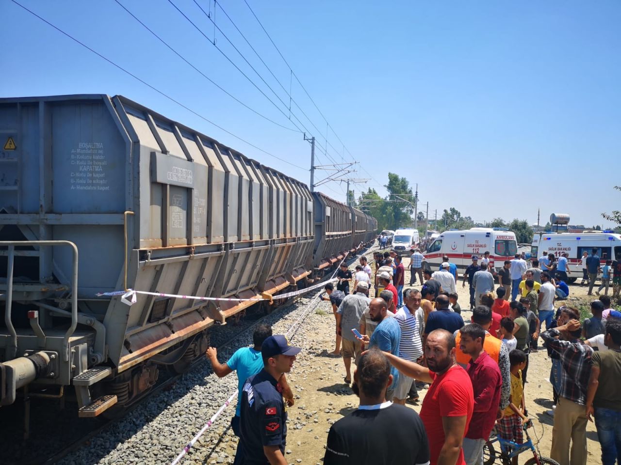 Mersin'de tren minibüse çarptı! 6