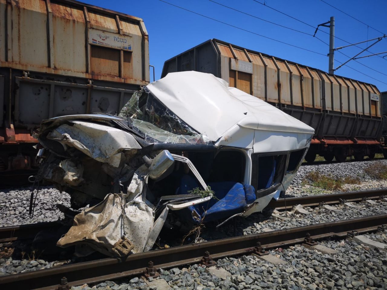 Mersin'de tren minibüse çarptı! 7