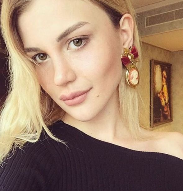 Aslı Turanlı mutluluğu komşu kıyıda buldu! 8