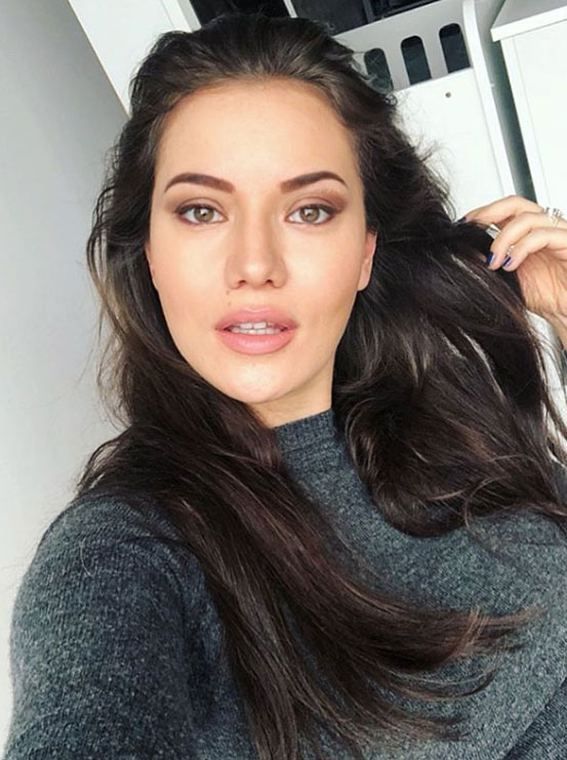 Burak Özçivit ve Fahriye Evcen'in arasına ayrılık girdi! 9