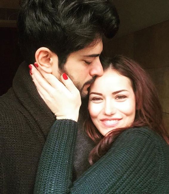 Burak Özçivit ve Fahriye Evcen'in arasına ayrılık girdi! 6