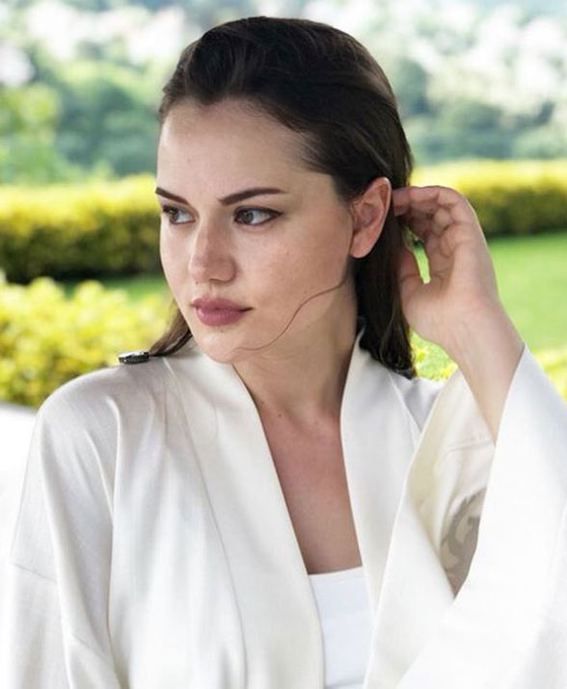 Burak Özçivit ve Fahriye Evcen'in arasına ayrılık girdi! 8