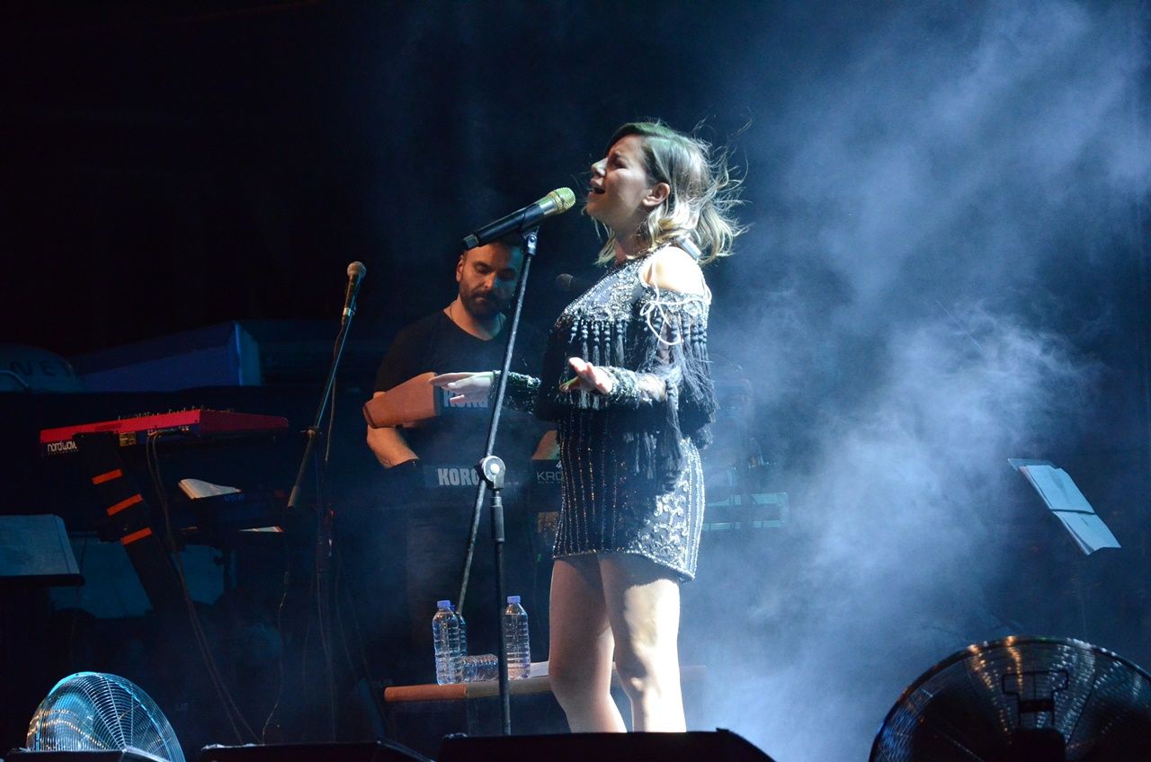 Merve Özbey Denizli'yi salladı... 3