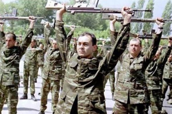 Ünlülerin askerlik fotoğrafları! 25