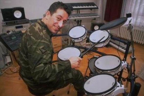 Ünlülerin askerlik fotoğrafları! 26