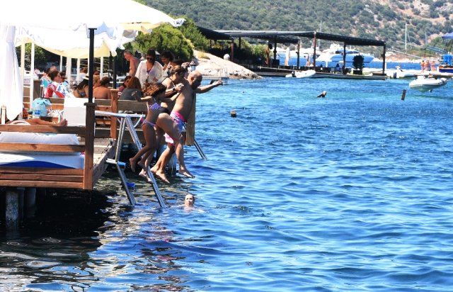 Işın Karaca tatil sezonunu açtı... 5