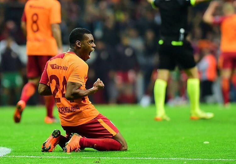 Rodrigues'e Fenerbahçe formasını giydirdiler! 2