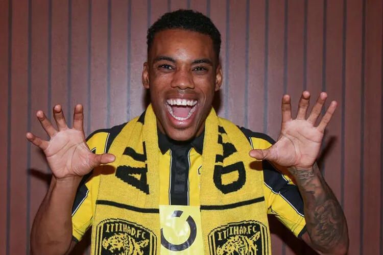 Rodrigues'e Fenerbahçe formasını giydirdiler! 3