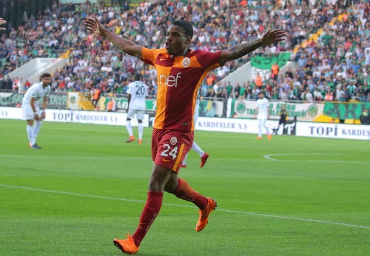 Rodrigues'e Fenerbahçe formasını giydirdiler! 5