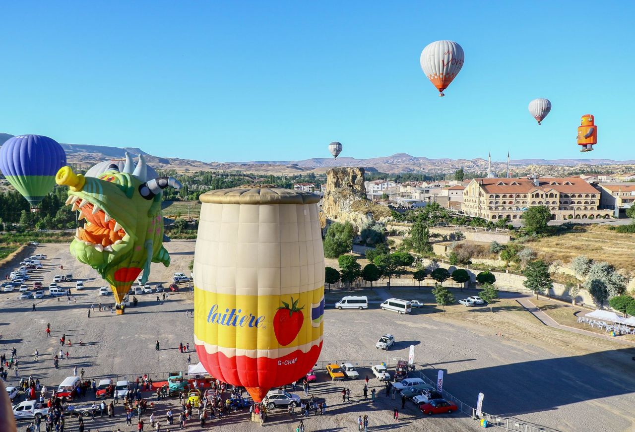 İlginç balonlar gökyüzünü süsledi 7