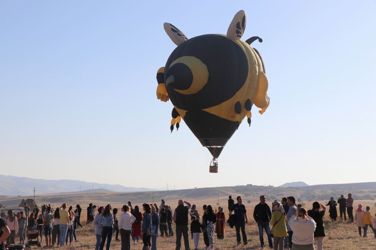 İlginç balonlar gökyüzünü süsledi 11