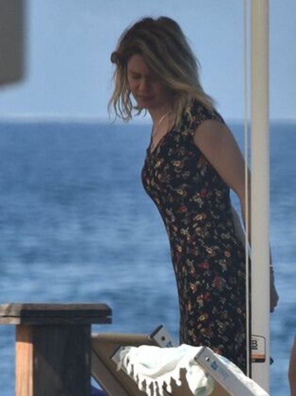 Burcu Biricik düzgün fiziğiyle dikkat çekti! 7