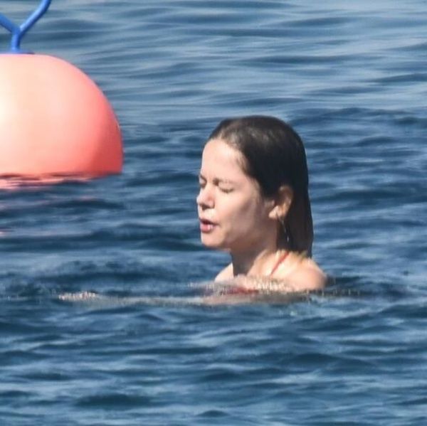 Burcu Biricik düzgün fiziğiyle dikkat çekti! 2