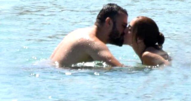 İstanbullu Gelin'in oyuncuları denizde aşk tazeledi! 3