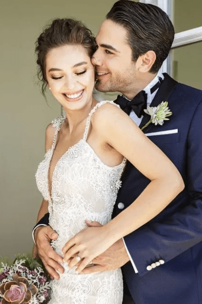 Neslihan Atagül ile Kadir Doğulu evliliklerinin 3. yıl dönümünü kutladı! 1
