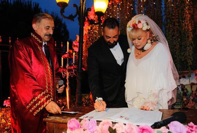 Zerrin Özer boşanma davası açtı! 2