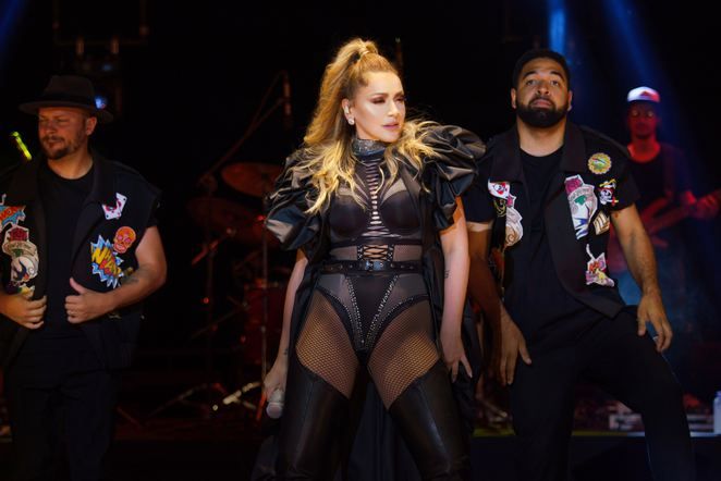 Hadise kostümleriyle gündemden düşmüyor! 2