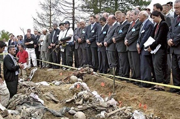 Srebrenitsa Katliamı'nın üzerinden tam 24 yıl geçti! 15