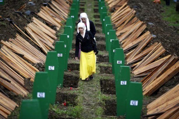Srebrenitsa Katliamı'nın üzerinden tam 24 yıl geçti! 23