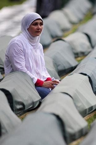 Srebrenitsa Katliamı'nın üzerinden tam 24 yıl geçti! 24