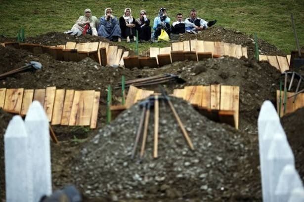 Srebrenitsa Katliamı'nın üzerinden tam 24 yıl geçti! 26