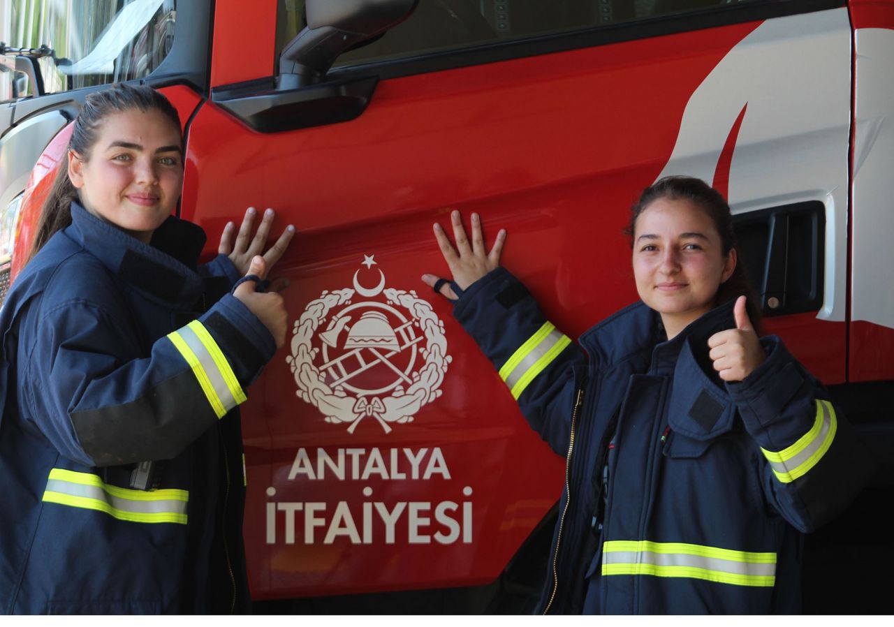 Kadın itfaiyeciler hayallerinin mesleğini yapıyor! 4