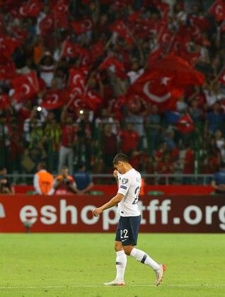 Yıldız golcünün göbeği görenleri şaşırttı! 4