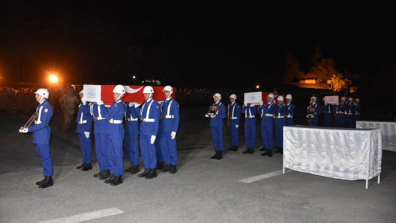 Hakkari şehitleri memleketlerine uğurlandı! 3