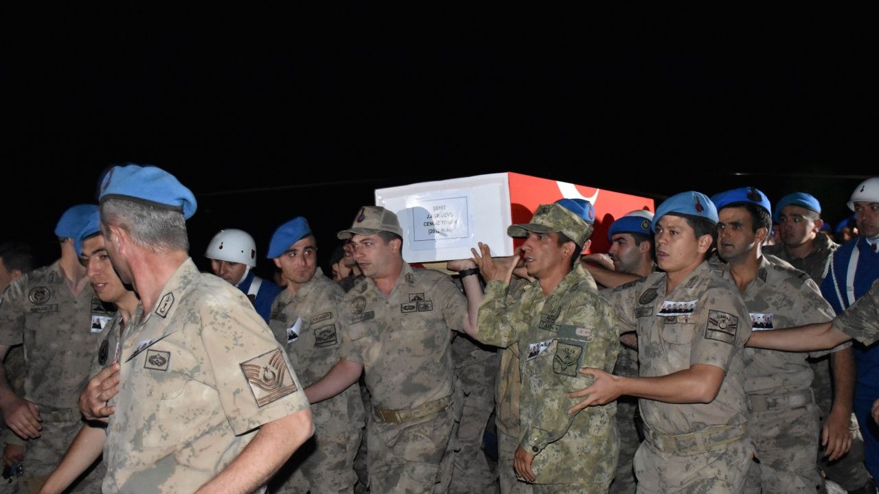Hakkari şehitleri memleketlerine uğurlandı! 1
