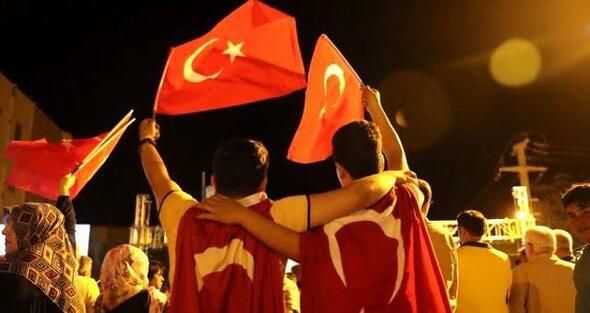 Ünlülerden 15 Temmuz paylaşımları! 4