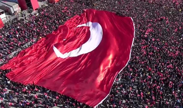 Ünlülerden 15 Temmuz paylaşımları! 11