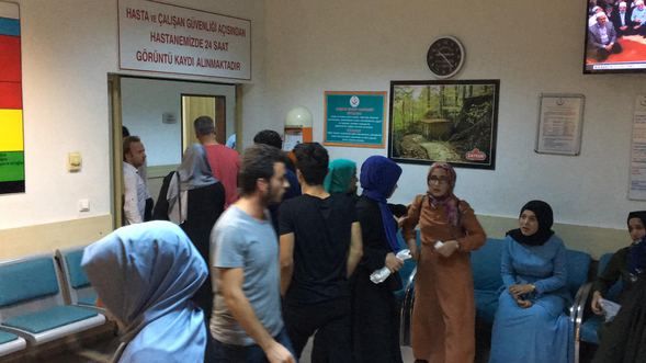 Rize'de nişan yemeği zehir oldu! 3