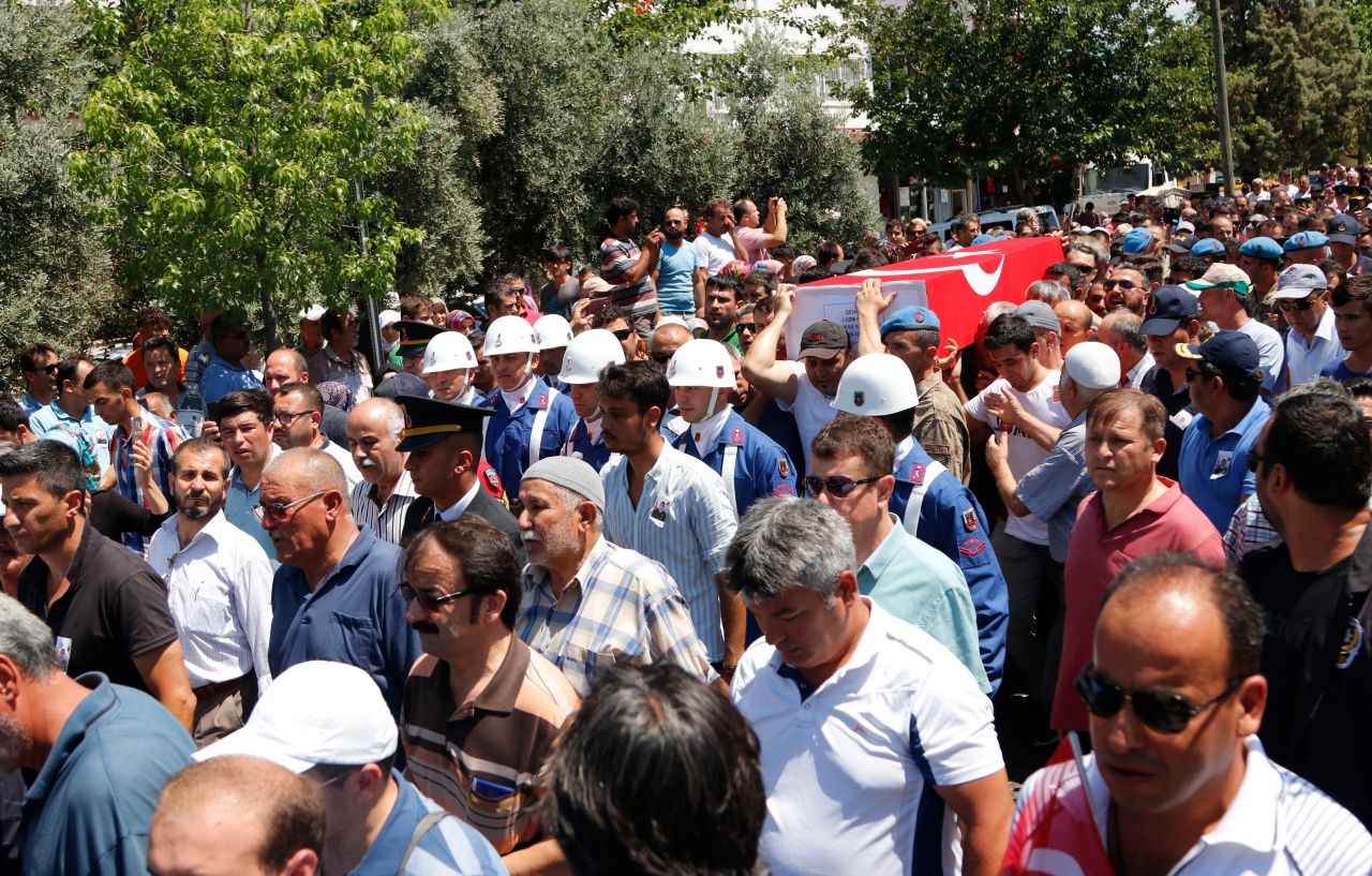 Hakkari şehidine son görev! 4