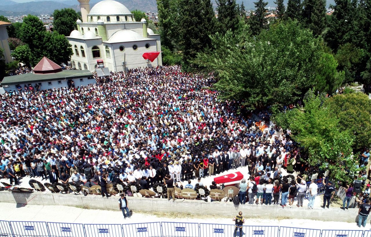 Hakkari şehidine son görev! 8