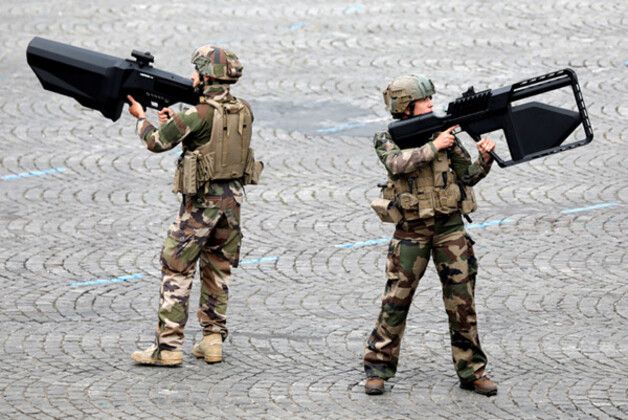 Fransızları heyecanlandıran uçan asker! 16
