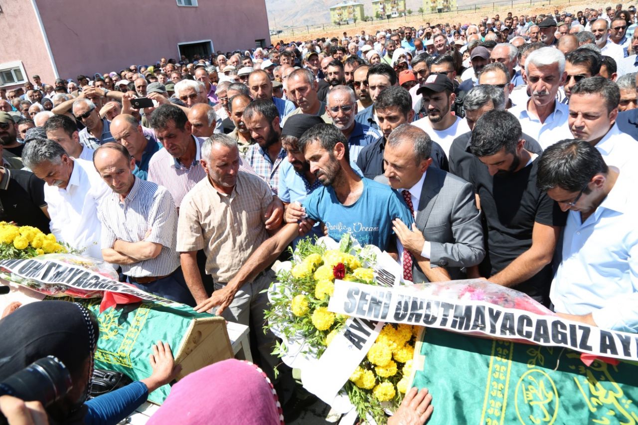 Ayaz ve Nupelda gözyaşları ile uğurlandı! 1