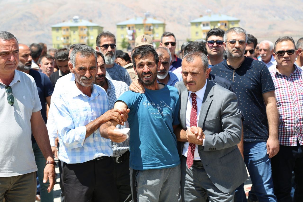Ayaz ve Nupelda gözyaşları ile uğurlandı! 4