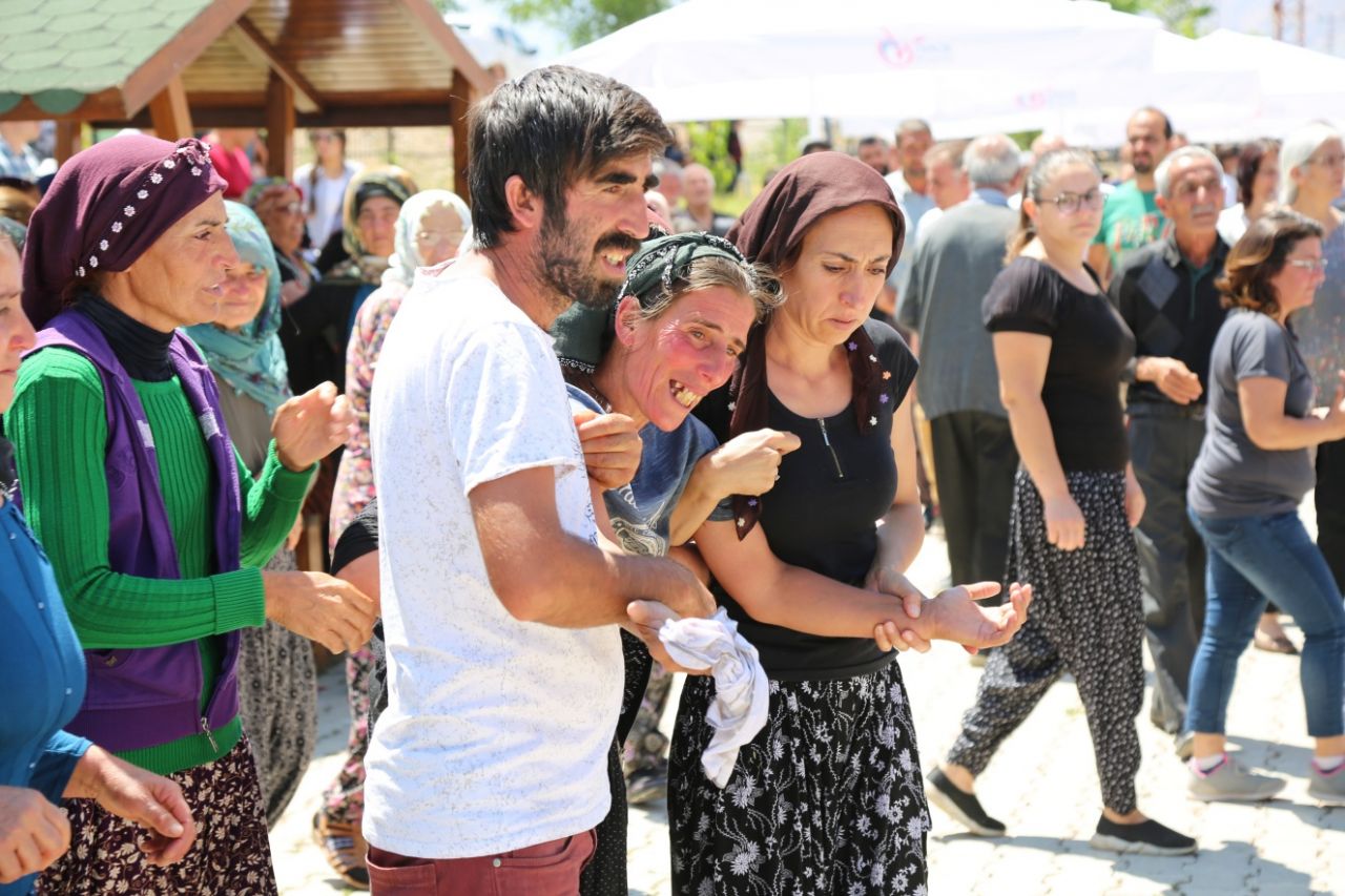 Ayaz ve Nupelda gözyaşları ile uğurlandı! 5