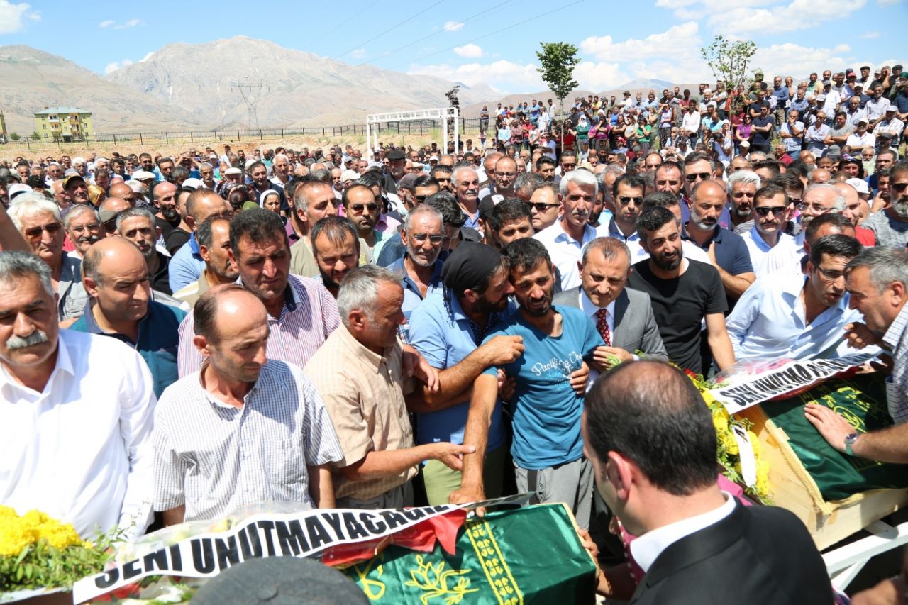 Ayaz ve Nupelda gözyaşları ile uğurlandı! 8
