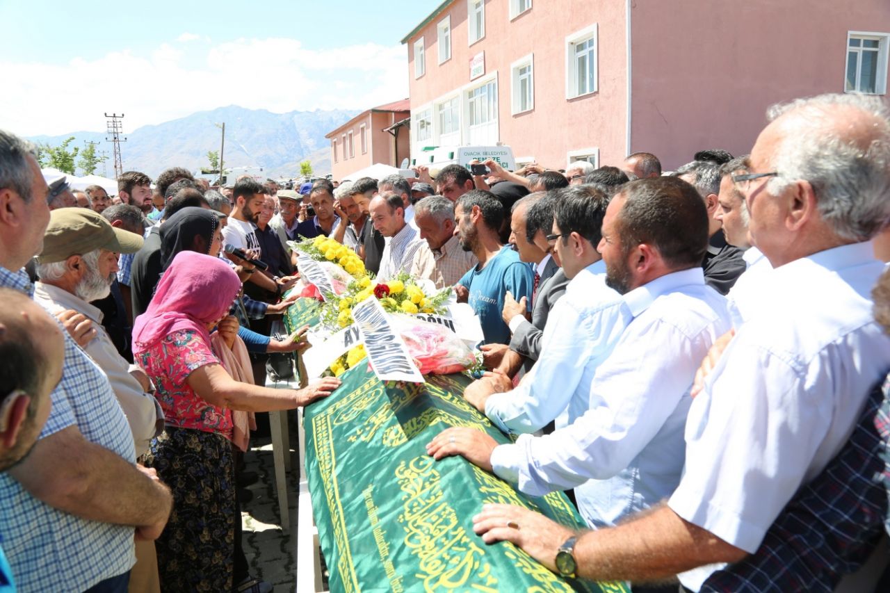 Ayaz ve Nupelda gözyaşları ile uğurlandı! 11