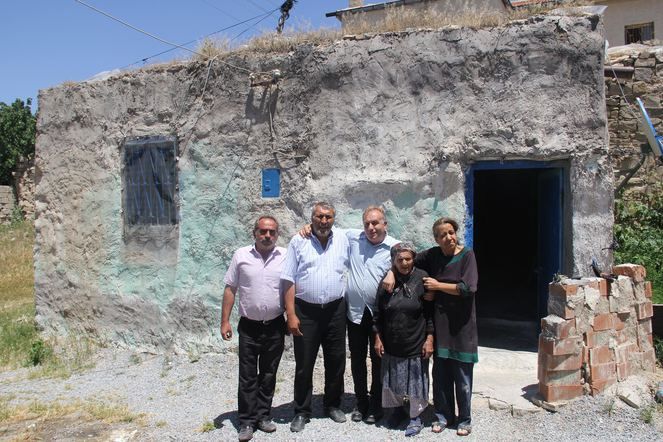 Evin ortasında duran taşın gizemi! 7